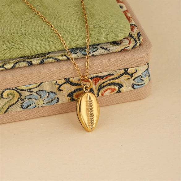 Wholesale Women's Minimalist Geometric Stainless Steel 18K Gold Electroplated Hollow Shell Necklace