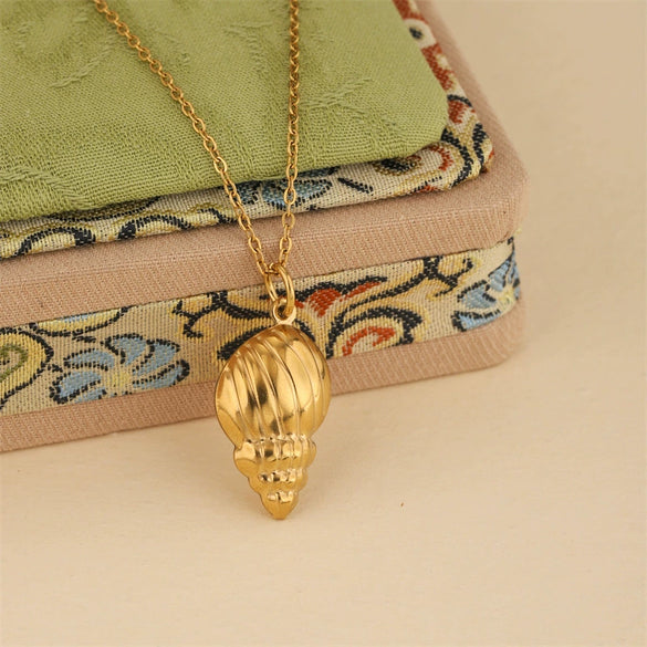 Wholesale Women's Minimalist Geometric Stainless Steel 18K Gold Plated Cross Chain Necklace