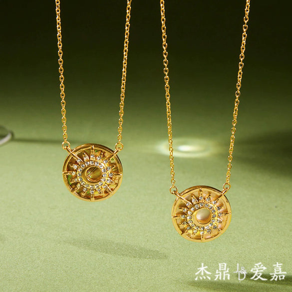 Wholesale Women's Minimalist Geometric Stainless Steel Sun Pendant Necklace With Vacuum Real Gold Plating