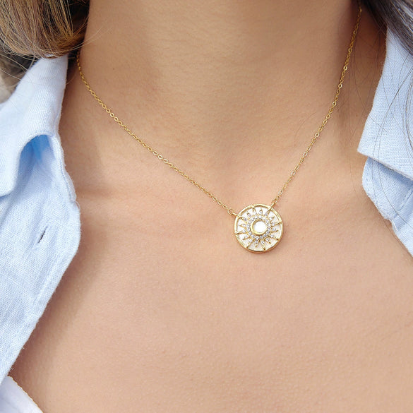Wholesale Women's Minimalist Geometric Stainless Steel Sun Pendant Necklace With Vacuum Real Gold Plating