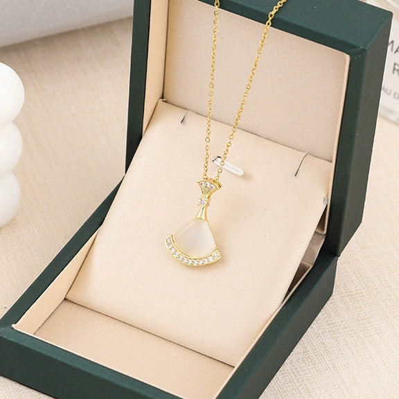 Wholesale Women's Minimalist Geometric U Shape Copper Pendant Titanium Steel Clavicle Chain Electroplated Necklace