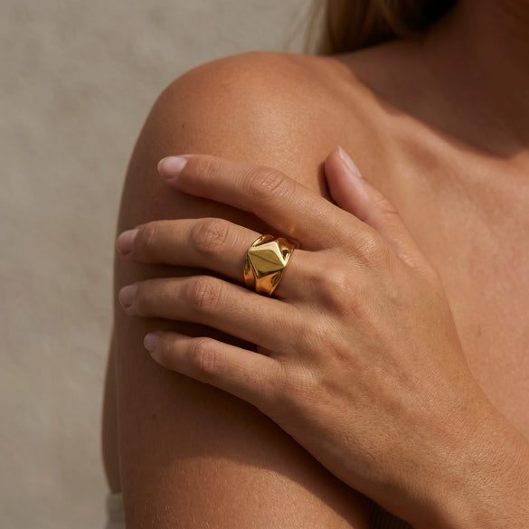 Wholesale Women's Minimalist 18K Gold Texture Wide Metal Ring With Faceted Design Electroplated