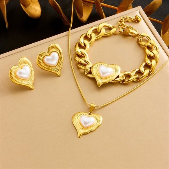 Wholesale Women's Minimalist Natural Round Pearl Diamond Twist Chain Stainless Steel Necklace With Electroplating