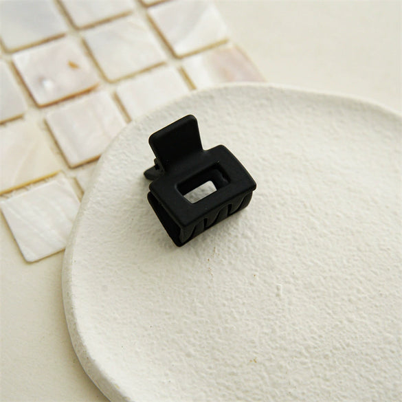 Wholesale Women's Minimalist Plastic Resin Square Bangs Hair Clip With Seiko Design