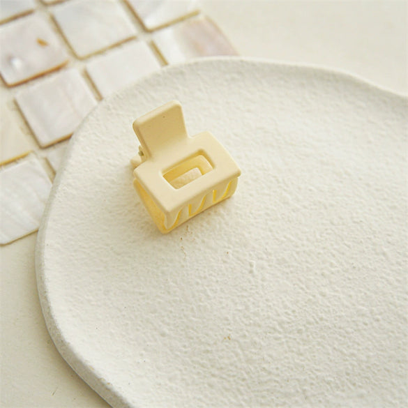 Wholesale Women's Minimalist Plastic Resin Square Bangs Hair Clip With Seiko Design