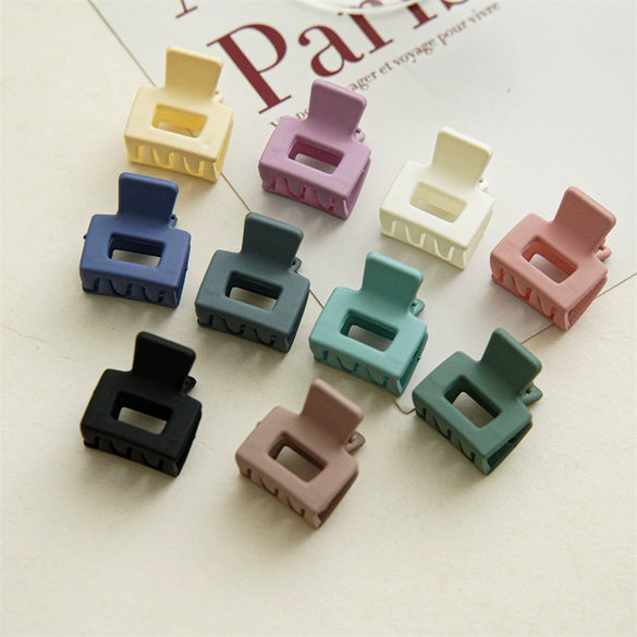 Wholesale Women's Minimalist Plastic Resin Square Bangs Hair Clip With Seiko Design