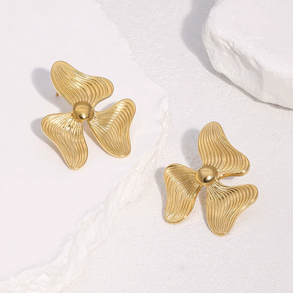 Wholesale Women's Minimalist Stainless Steel Electroplated Threepetal Flower Design Earrings