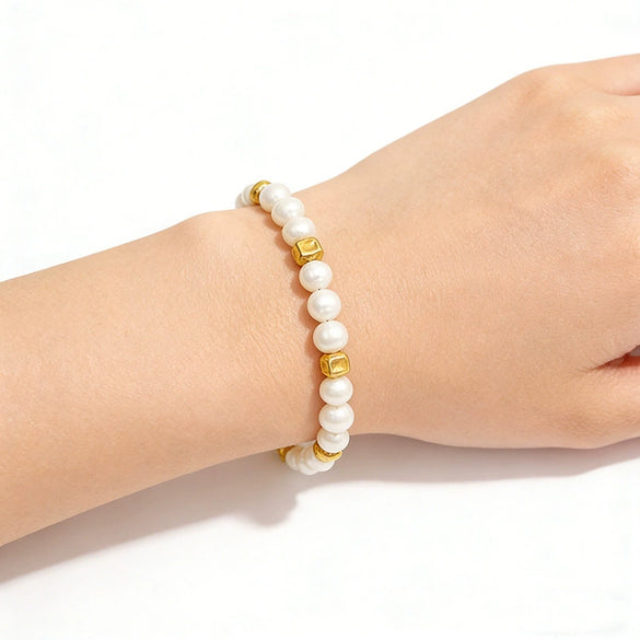 Wholesale Women's Minimalist Stainless Steel Natural Pearl Round Beads Hand Beaded Bracelet