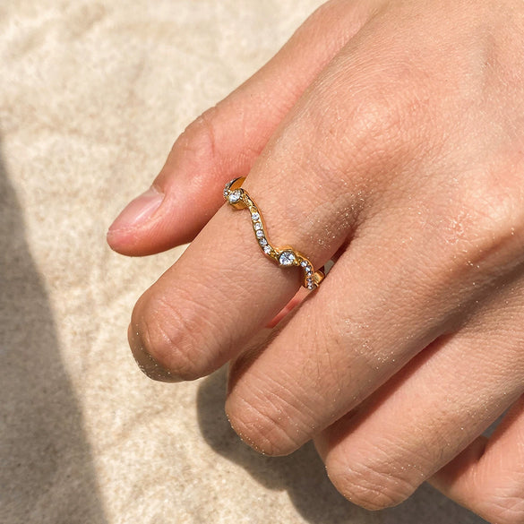 Wholesale Women's Minimalist Stainless Steel Ring With White Diamonds Electroplated Wave Shape Jewelry