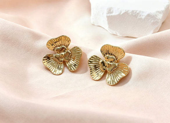 Wholesale Women's Minimalist Stainless Steel Stamped Flower Earrings