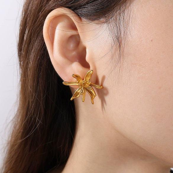Wholesale Women's Minimalist Style 316L Stainless Steel 18K Goldplated Irregular Flowershaped Stud Earrings Jewelry