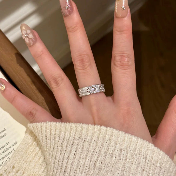 Wholesale Women's Modern Minimalist Gold Plated Fourleaf Clover And Baby's Breath Diamond Flower Ring