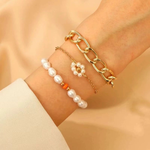 Wholesale Women's Multilayer Retro Alloy Geometric Bracelet With Electroplating