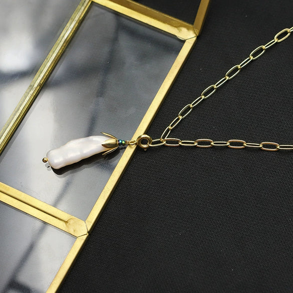 Wholesale Women's Natural Baroque Pearl Necklace With Retro Niche Design Pendant And Geometric Styling High End Sweater Chain