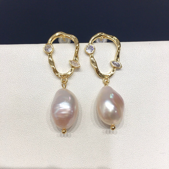 Wholesale Women's Natural Freshwater Baroque Pearl Earrings Alloy Inlaid With Artificial And Semiprecious Stones Alien Shape Retro Style