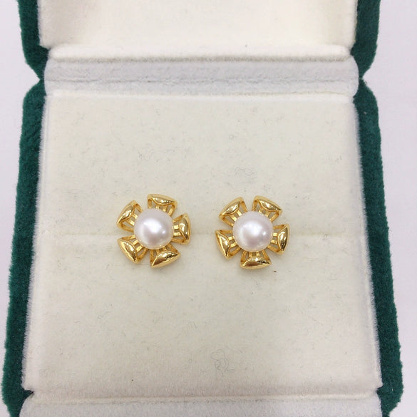 Wholesale Women's Natural Freshwater Pearl Oblate Round Small Flower Earrings 18K Gold Electroplated