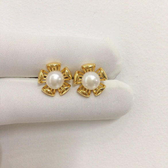 Wholesale Women's Natural Freshwater Pearl Oblate Round Small Flower Earrings 18K Gold Electroplated