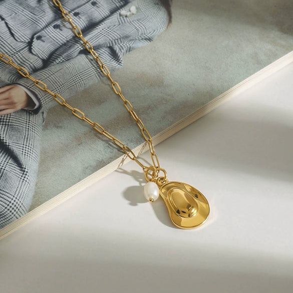 Wholesale Women's Natural Geometric Stainless Steel And Titanium Steel Pearl Hat Pendant Necklace With Electroplating And Snake Bone Chain