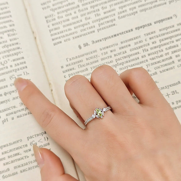Wholesale Women's Natural Peridot Eyes Pattern Polished Electroplated 925 Silver Ring