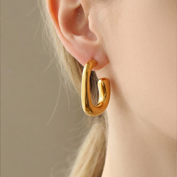 Wholesale Women's Niche Design Geometric Cshaped Stainless Steel Goldplated Stud Earrings