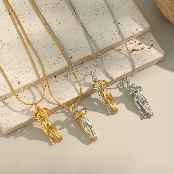 Wholesale Women's Niche Light Luxury Hug Necklace In Geometric Shape Made Of Stainless Steel With Electroplating Processing