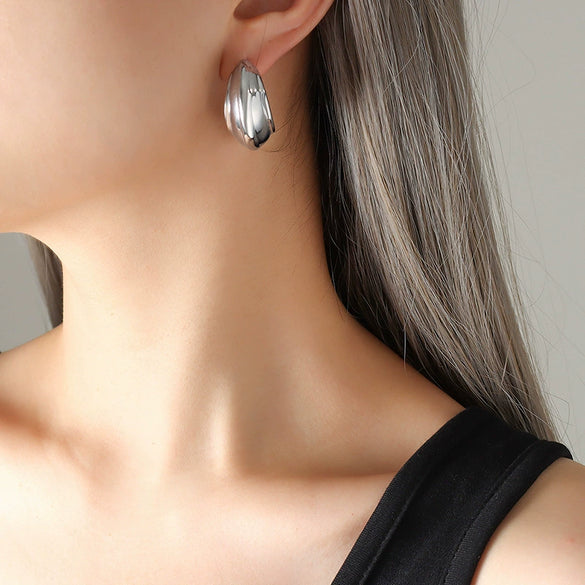 Wholesale Women's Normcore Design Cshaped Texture Electroplated 18K Gold Titanium Steel Earrings