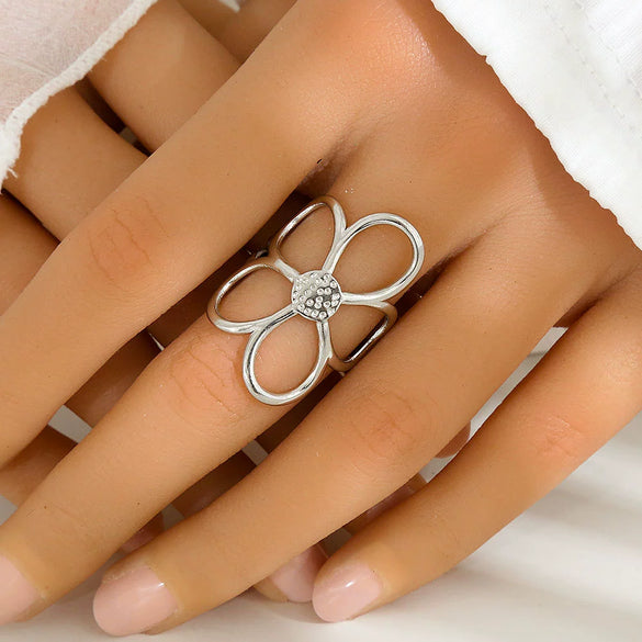 Wholesale Women's Open Rings Stainless Steel Gold And Silver Color Matching Cut Out Flower Electroplated Design