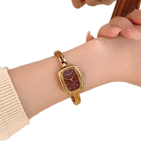 Wholesale Women's Oval Bracelet Watch With Roman Numerals Vintage Simple Elegant Zinc Alloy Stainless Steel Medieval Style Square Dial