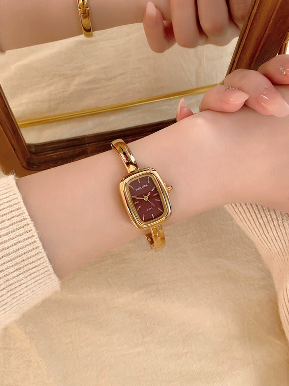 Wholesale Women's Oval Bracelet Watch With Roman Numerals Vintage Simple Elegant Zinc Alloy Stainless Steel Medieval Style Square Dial