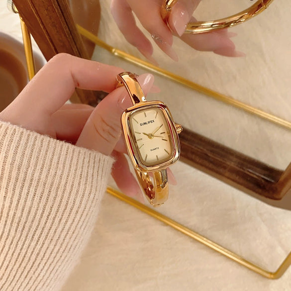 Wholesale Women's Oval Bracelet Watch With Roman Numerals Vintage Simple Elegant Zinc Alloy Stainless Steel Medieval Style Square Dial