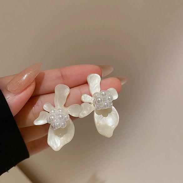 Wholesale Women's Pearl And Zircon Earrings High Sense Geometric Retro Light Luxury Electroplated
