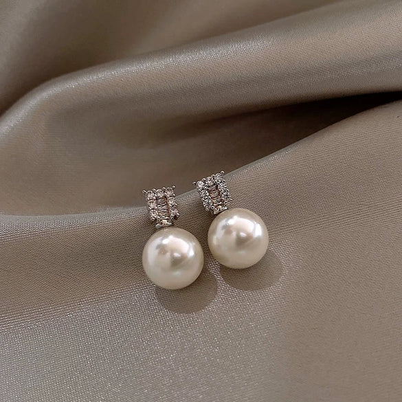Wholesale Women's Pearl And Zircon Earrings High Sense Geometric Retro Light Luxury Electroplated