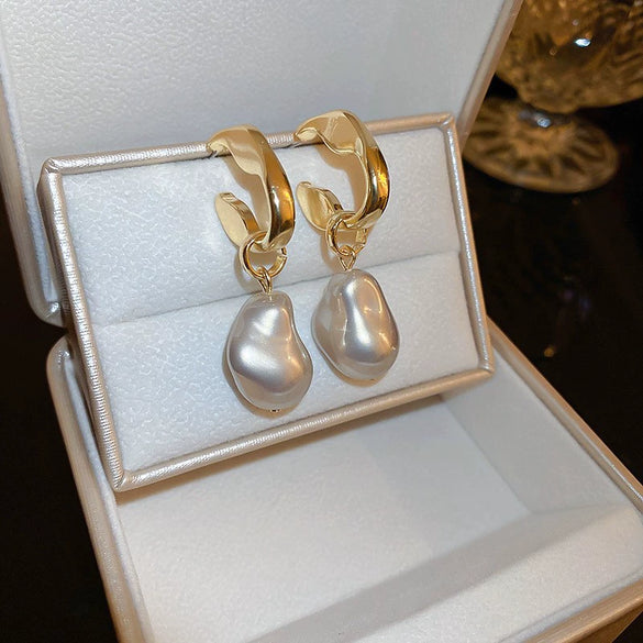 Wholesale Women's Pearl And Zircon Earrings High Sense Geometric Retro Light Luxury Electroplated