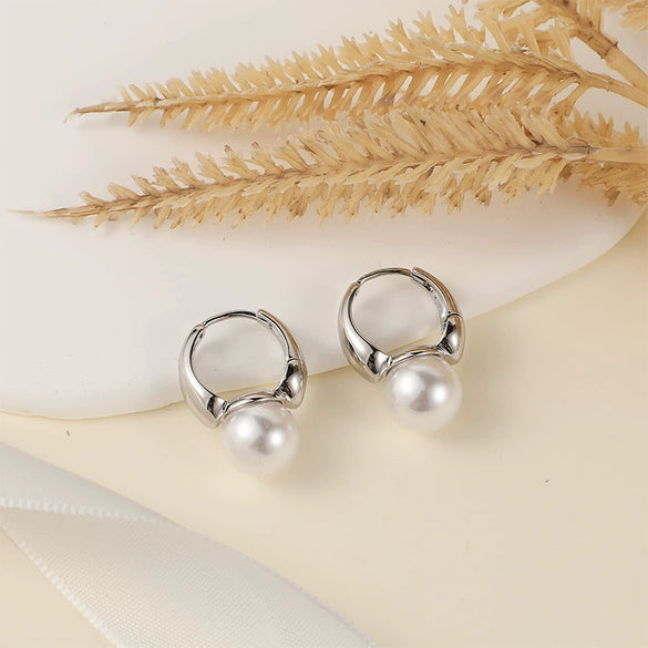 Wholesale Women's Pearl Earrings With Geometric Design And Electroplating Treatment French Retro Simple Style