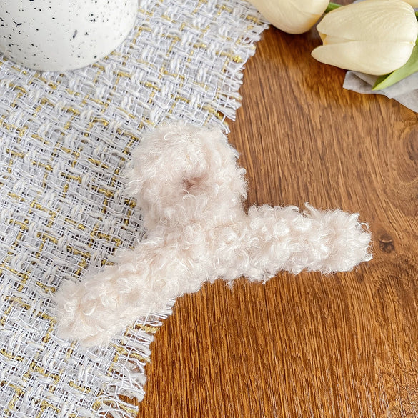 Wholesale Women's Plastic Resin Handmade Geometric Plush Hair Grip Clip For Autumn And Winter