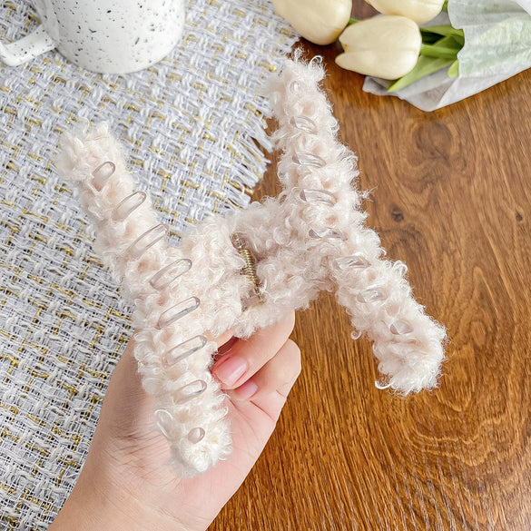 Wholesale Women's Plastic Resin Handmade Geometric Plush Hair Grip Clip For Autumn And Winter
