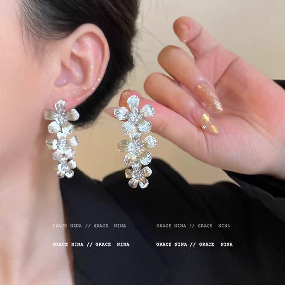 Wholesale Women's Retro Alloy Electroplated Flower Tassel Earrings