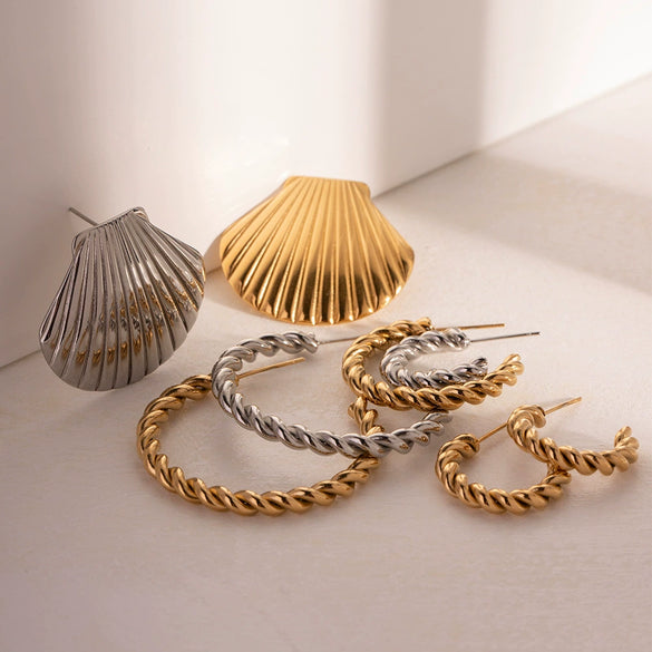 Wholesale Women's Retro Elegant Fanshaped Geometric Stainless Steel Electroplated Earrings Jewelry