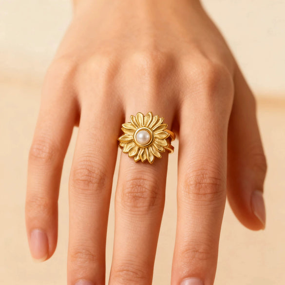 Wholesale Women's Retro Elegant Light Luxury Gold Plated Stainless Steel And Imitation Pearl Flower Ring