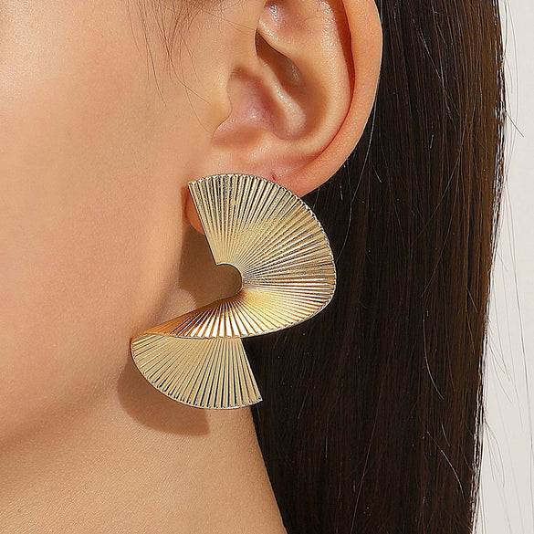 Wholesale Women's Retro Exaggerated Alloy Fan Shaped Irregular Earrings With Geometric Design And Electroplating