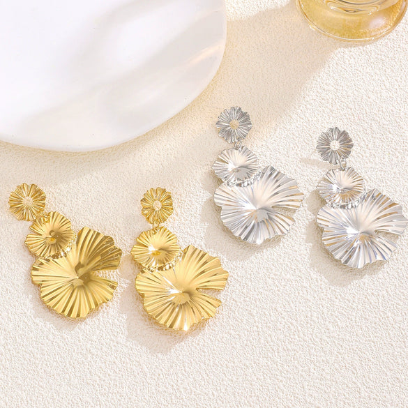 Wholesale Women's Retro Exaggerated Geometric Alloy Earrings With Plant Flowers And Leaves Pattern And Electroplating Treatment