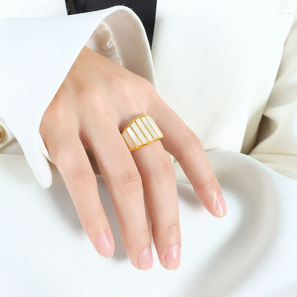 Wholesale Women's Retro Fashion 316L Stainless Steel Sea Shellfish Ring With Geometric Design And Electroplating