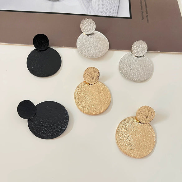 Wholesale Women's Retro Fashionable Exaggerated Round Metal Earrings With Geometric Design And Electroplating Treatment