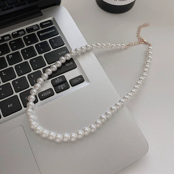 Wholesale Women's Retro French Imitation Pearl And Copper Geometric Clavicle Chain Necklace With Electroplating