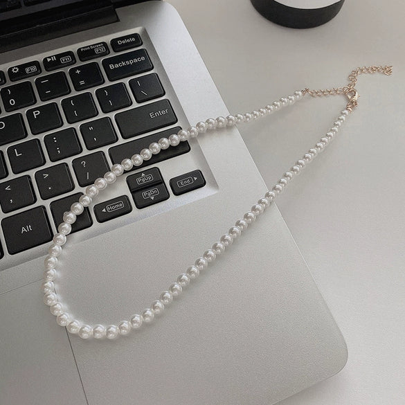 Wholesale Women's Retro French Imitation Pearl And Copper Geometric Clavicle Chain Necklace With Electroplating
