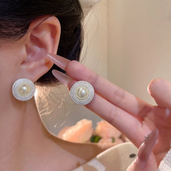 Wholesale Women's Retro French Round Alloy Geometric Earrings With Electroplating
