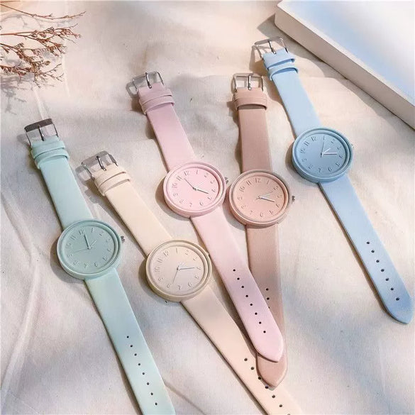 Wholesale Women's Retro Fresh Style Alloy Case Imitation Leather Strap Round Dial Watch With Mineral Reinforced Glass Mirror And Stainless Steel Pin Buckle