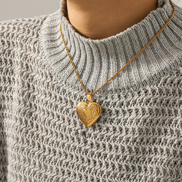 Wholesale Women's Retro Geometric Embossed Electroplated Stainless Steel Fliptop Pendant Twist Chain Necklace Luxury Niche Jewelry