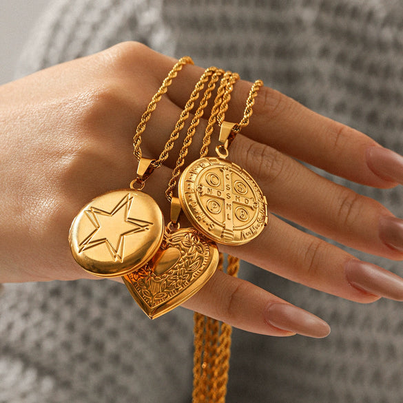 Wholesale Women's Retro Geometric Embossed Electroplated Stainless Steel Fliptop Pendant Twist Chain Necklace Luxury Niche Jewelry