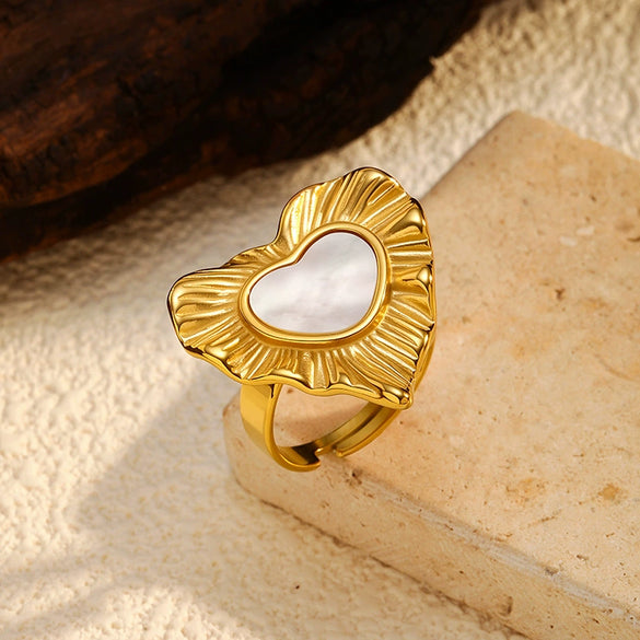 Wholesale Women's Retro Geometric Heart Shape Stainless Steel Electroplated Ring